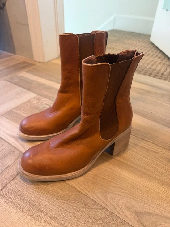 Free People Chelsea Boots - Picture 1 of 4